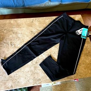 NWT HUE Pipes Polished Twill Skimmer Leggings Size M - Hottest Pants for Fall